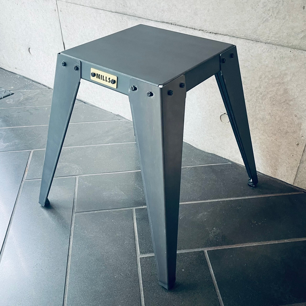 ANGLE STOOL – MILLS