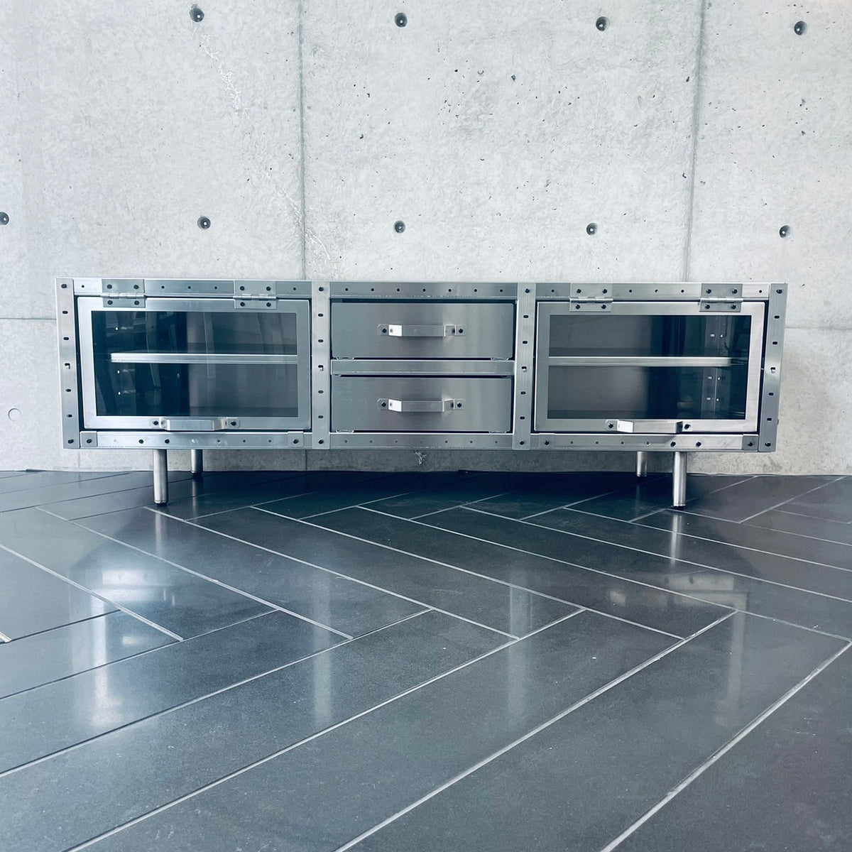 LOW CABINET – MILLS