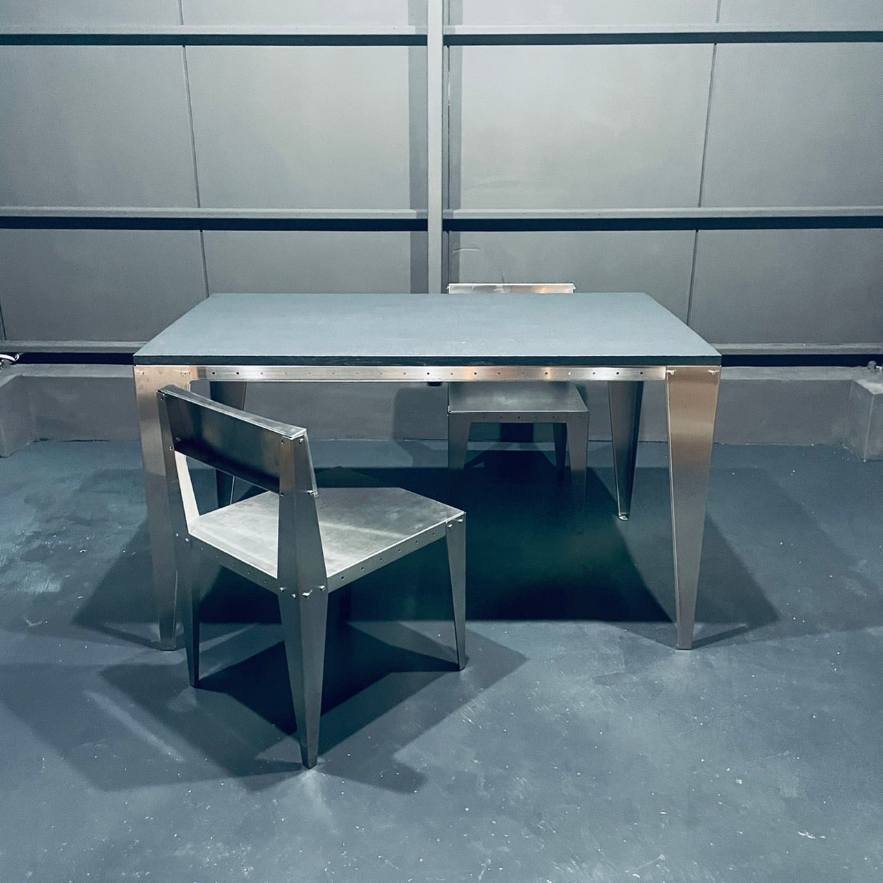 BLACK DINING TABLE – MILLS